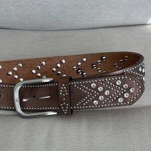 SHYANNE WOMEN'S BROWN TEMPT TO SHINE BELT- SMALL/MEDIUM